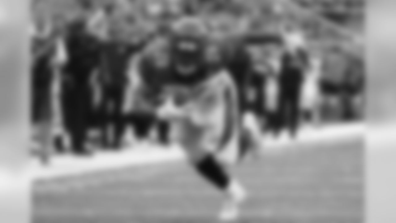 Cincinnati Bengals running back Joe Mixon (28) runs in a touchdown in the first half of an NFL preseason football game against the Chicago Bears, Thursday, Aug. 9, 2018, in Cincinnati. (AP Photo/Frank Victores)