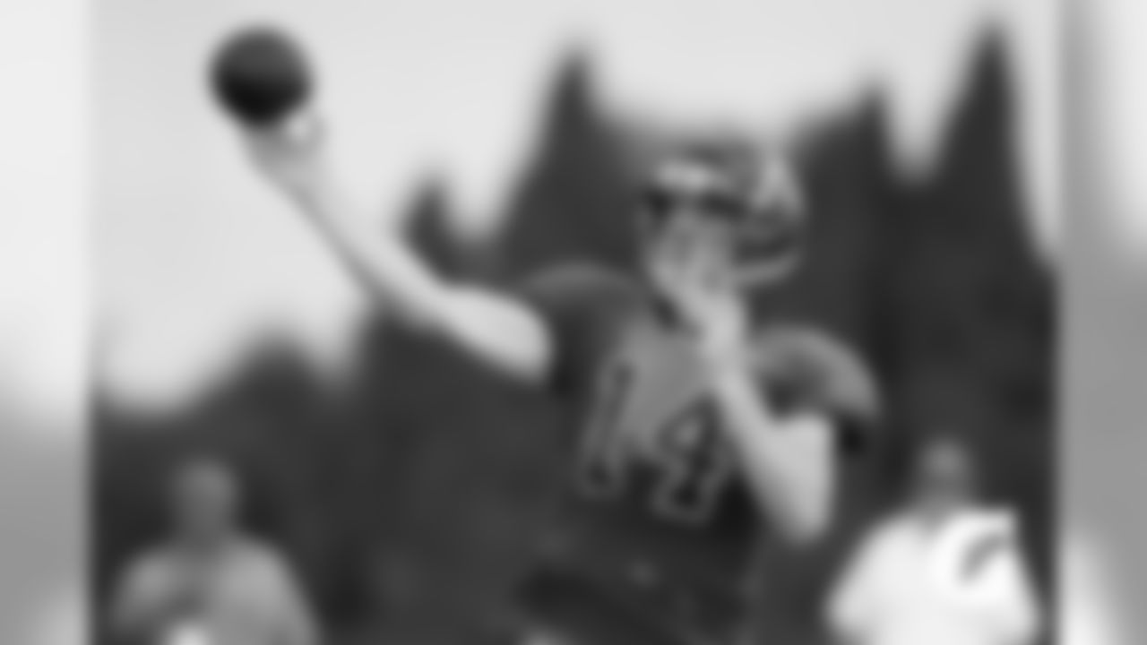 GATORADE-180806-Training_Camp-Dalton_Throwing