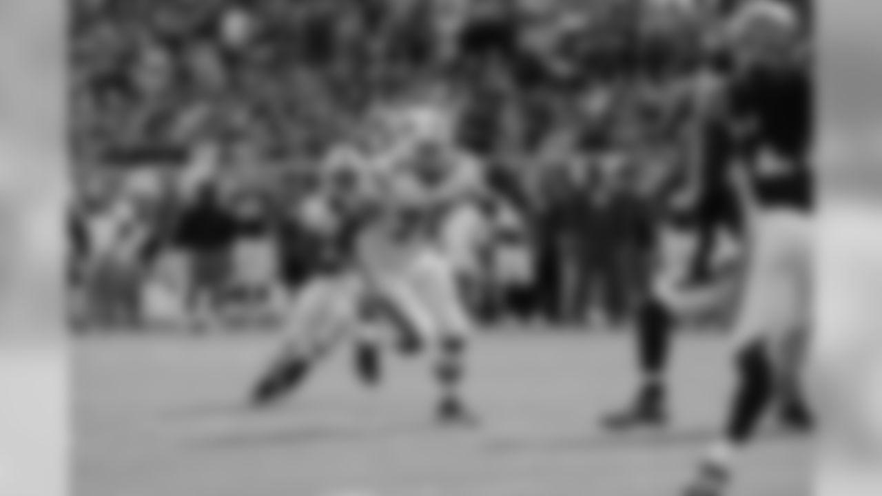 Center Eric Wood (No. 70) - 2011