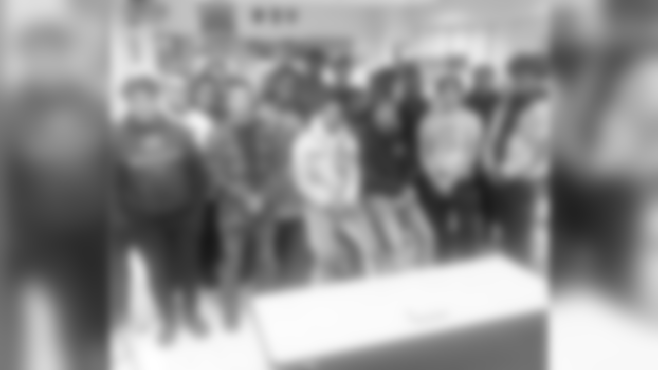 1 of the many group of kids I got to bridge the gap between athletes & inner city kids to share my story & be a source of communication for a better future for our youth. #blessing2Bablessing