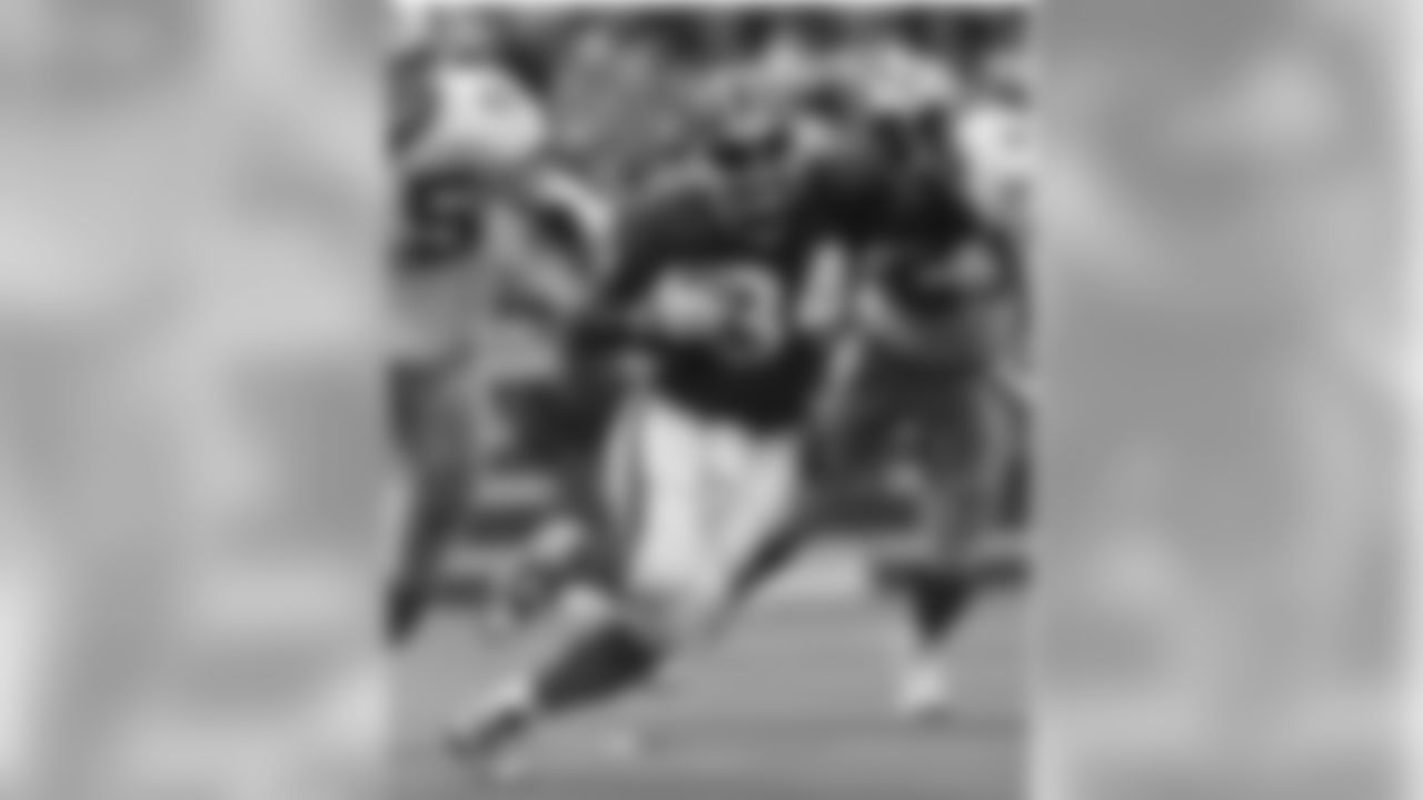Oklahoma State RB Thurman Thomas was selected by the Bills in the second round of the 1988 NFL Draft with No.40 overall pick.