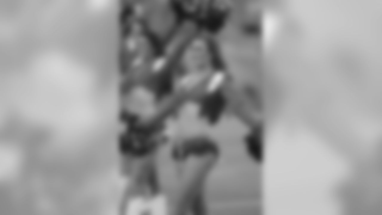 Copyright: © Paul Cloud, 160820, Denver Broncos, SF 49ers DBC, Cheerleaders Sara