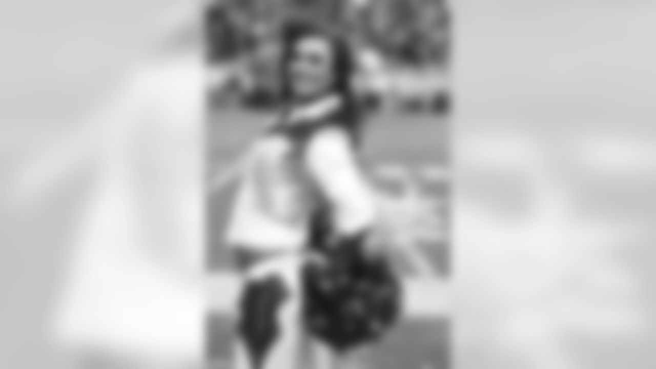 Sara DBC, Cheerleaders
