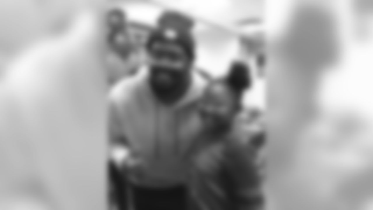 Von Miller unveils a new Von's Vision center at the Denver Broncos Boys & Girls Club on Nov. 15, 2018.