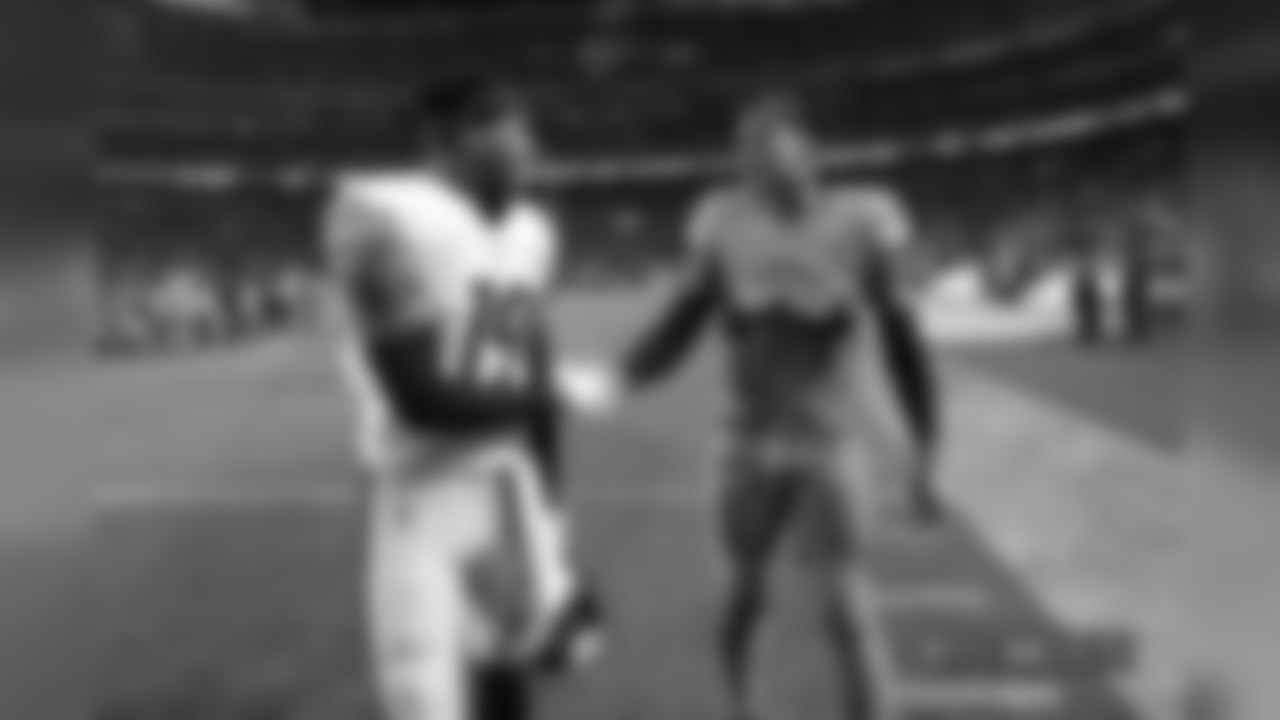 USC alumni Su'a Cravens and Steelers WR JuJu Smith-Schuster after the Broncos' Week 12 win over the Pittsburgh Steelers at Broncos Stadium at Mile High on November 25, 2018.