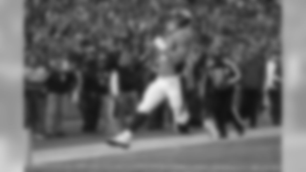 Devontae Booker 11-yard run