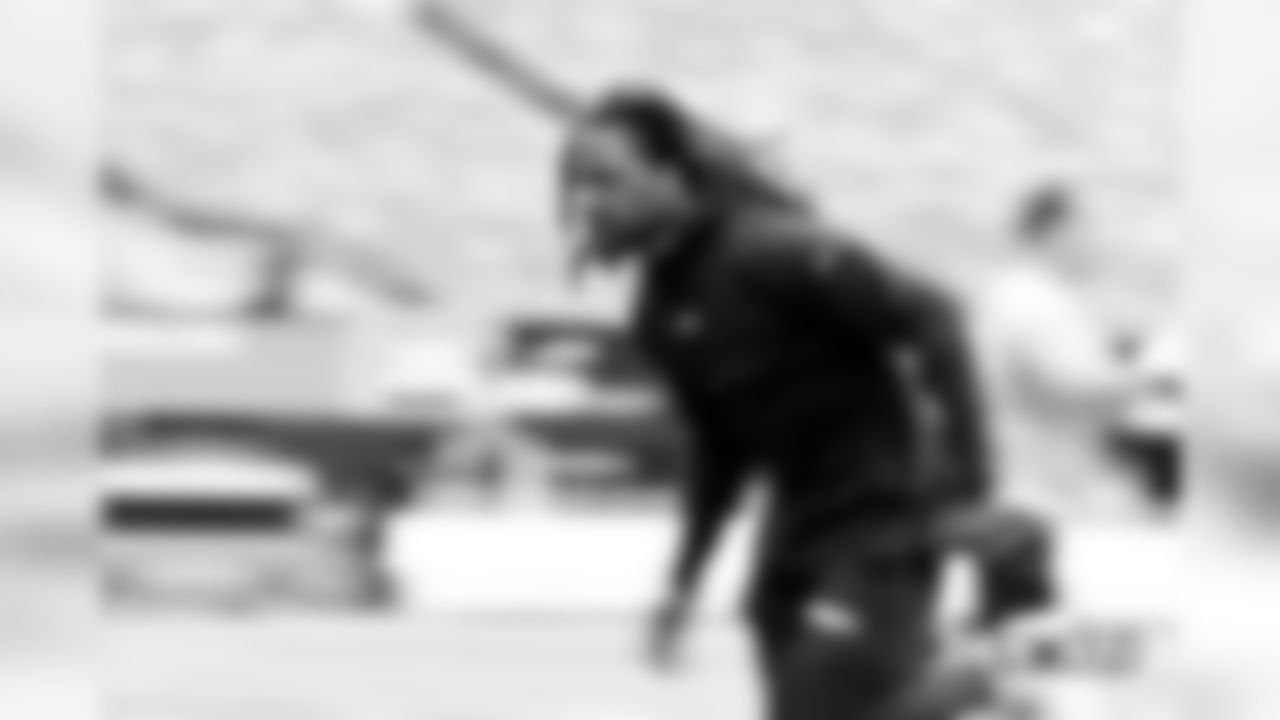 Adam Jones warms up before the NFL game against the New York Jets at MetLife Stadium in East Rutherford, New Jersey, October 07, 2018.
Photo by Jose Angel