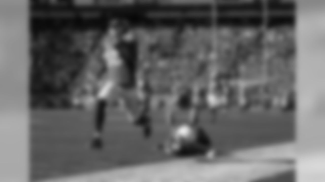 during second quarter action against the Arizona Cardinals during the preseason game at Sports Authority Field at Mile High in Denver, CO, {month name} 05, 2014.
Photo by Gabriel Christus
