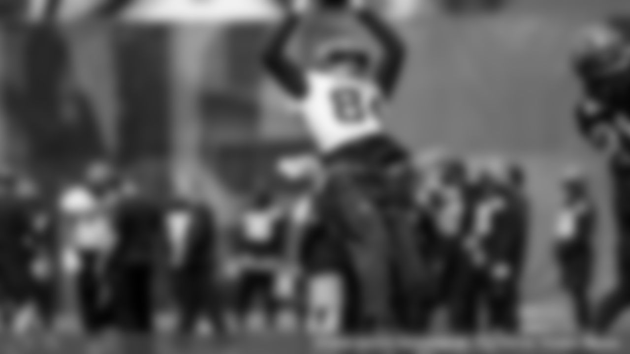 Wide receiver Derrick Willies (84)