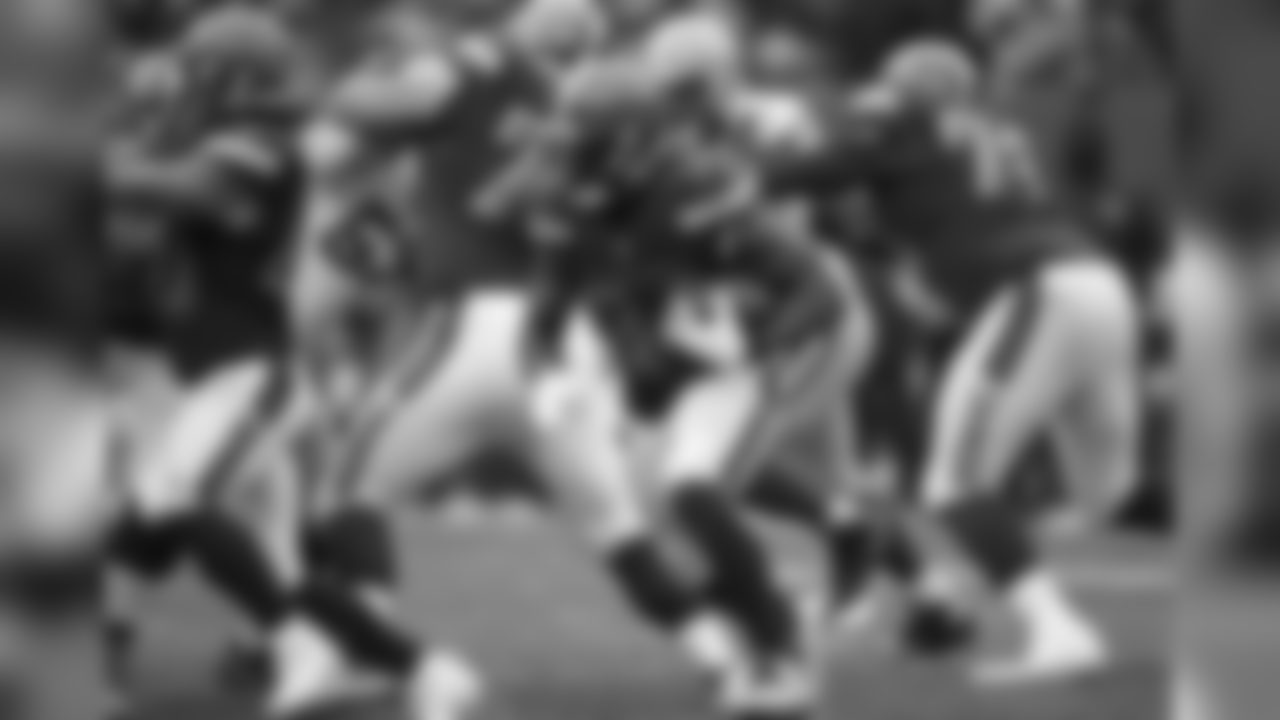 RB Isaiah Crowell runs the ball.