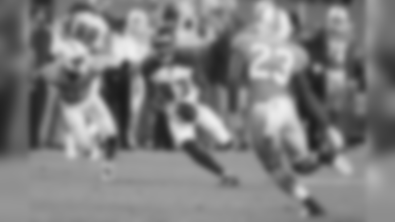WR Sergio Bailey #83