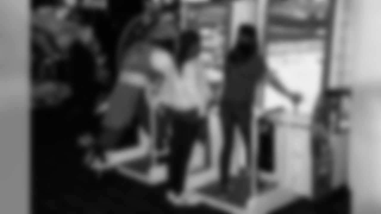 181209_GL_JEWeb_055