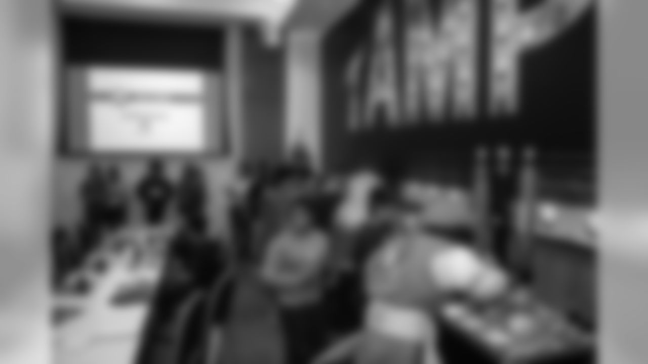 181209_GL_JEWeb_073