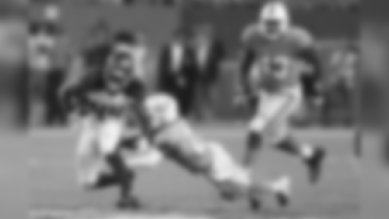 RB Dare Ogunbowale #44