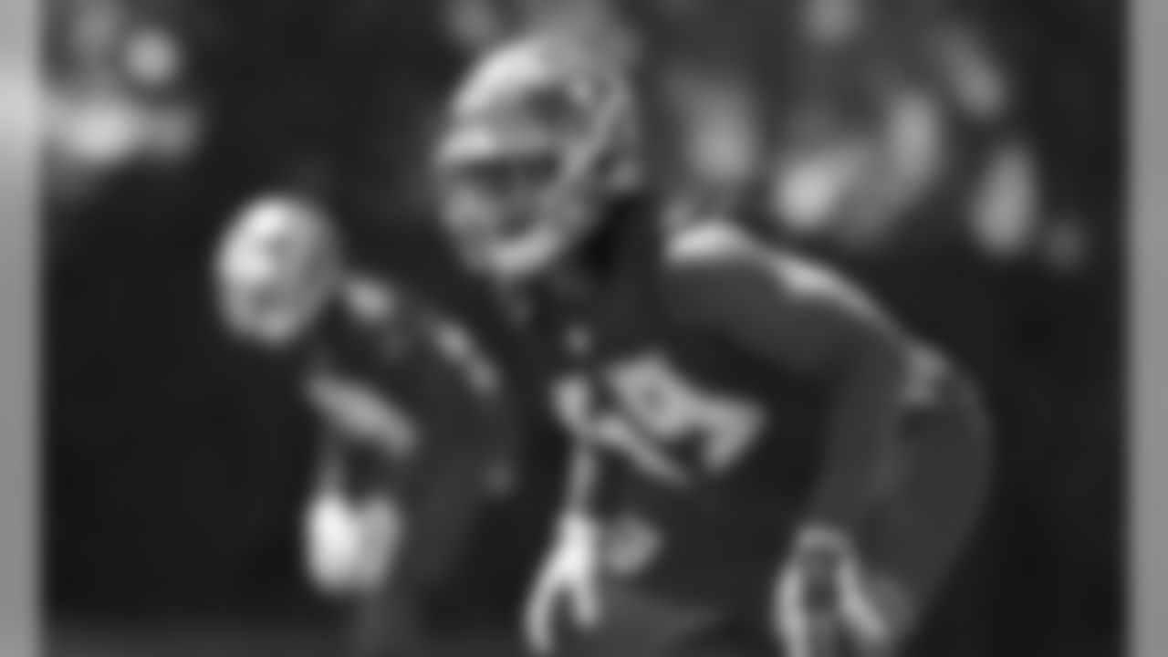LB Devante Bond