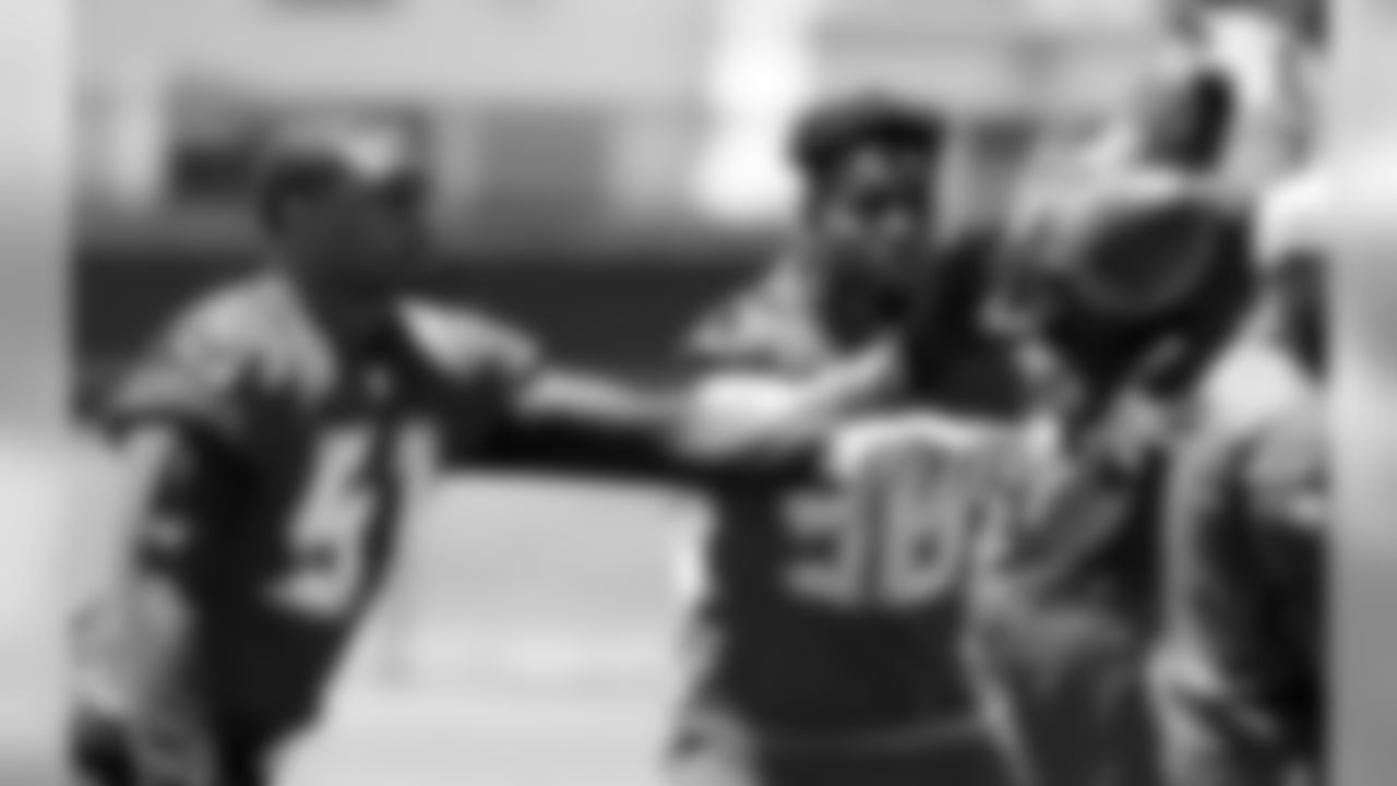 LBs Daryl Smith and Kwon Alexander