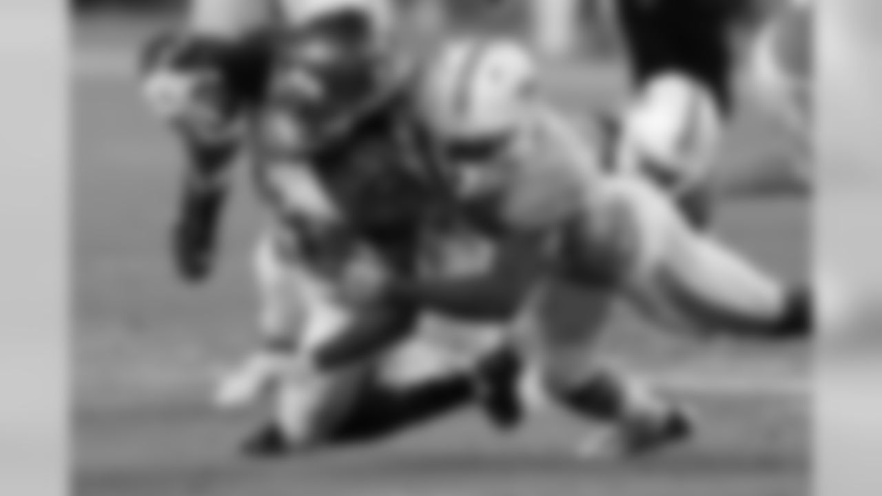 RB Dare Ogunbowale #44