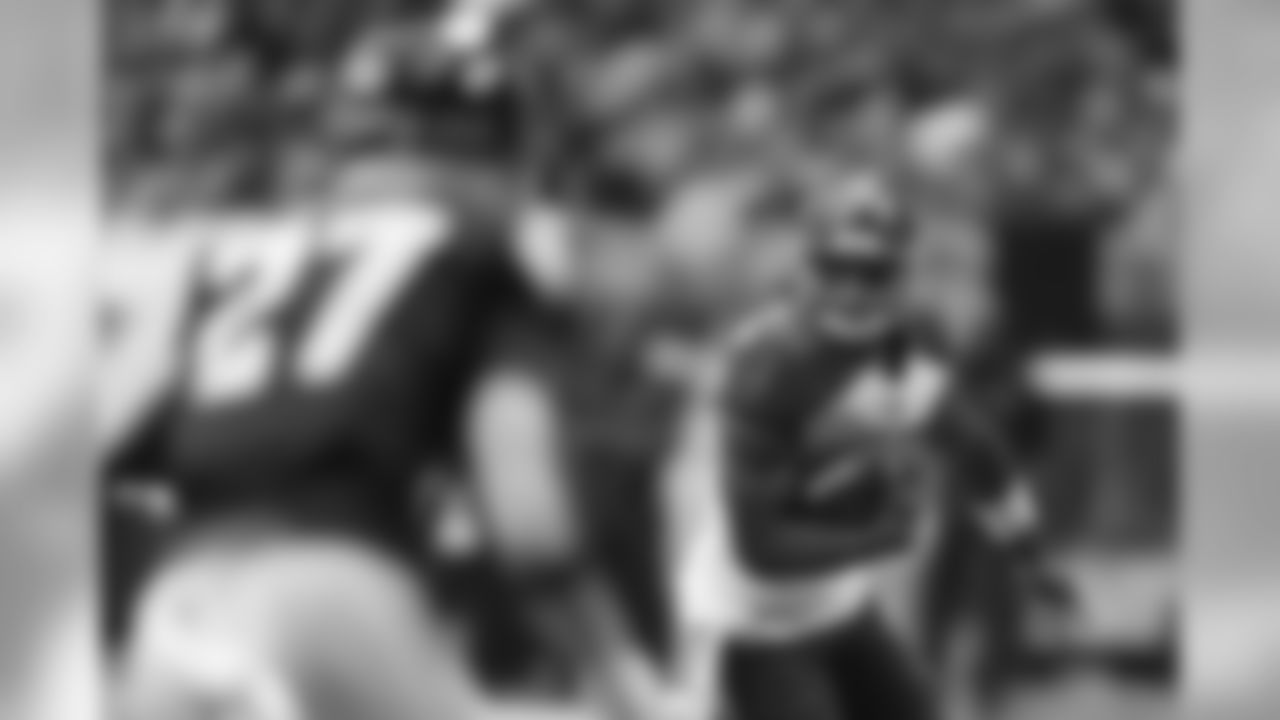 TE O.J. Howard, No. 80