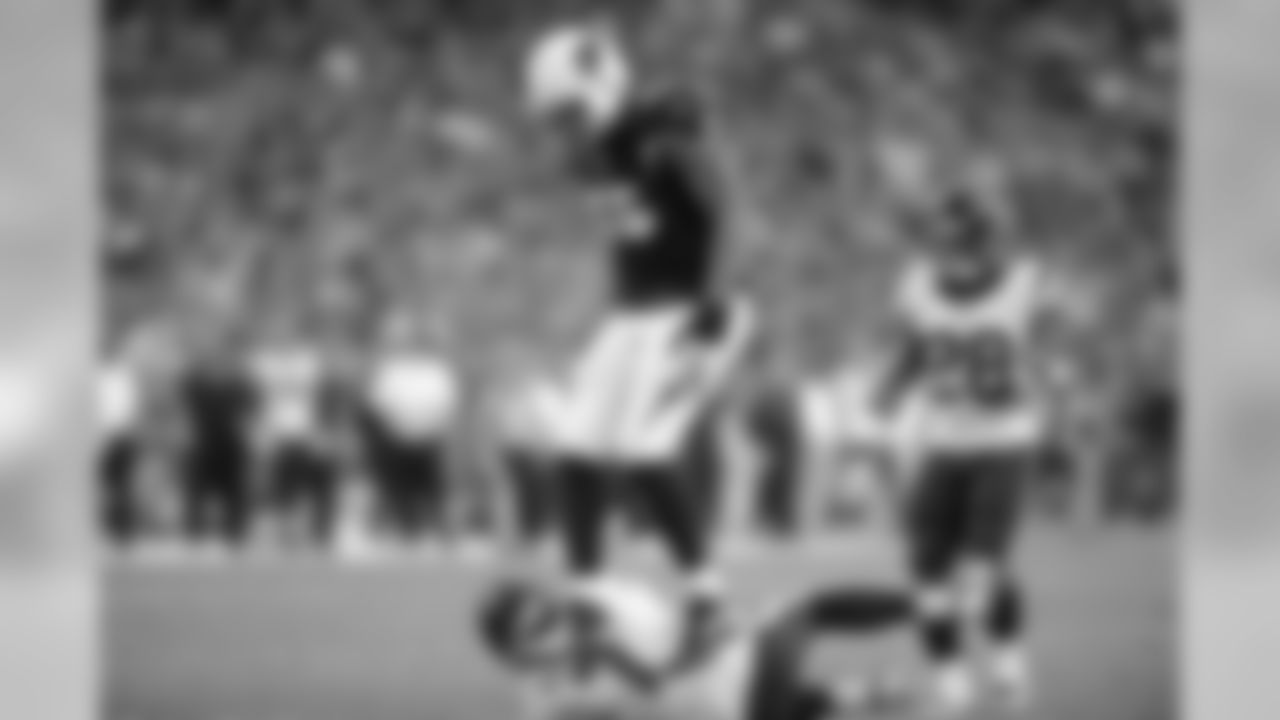 LB John Abraham sacks Texans QB Case Keenum