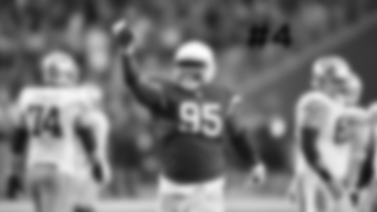 DT Rodney Gunter celebrates his half-sack