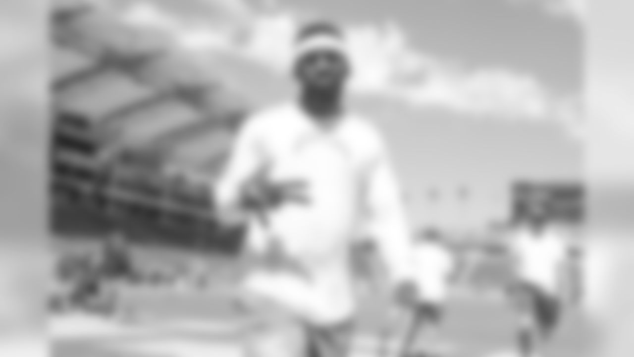 Casey Hayward warms up before the Bolts' face off against the 49ers.