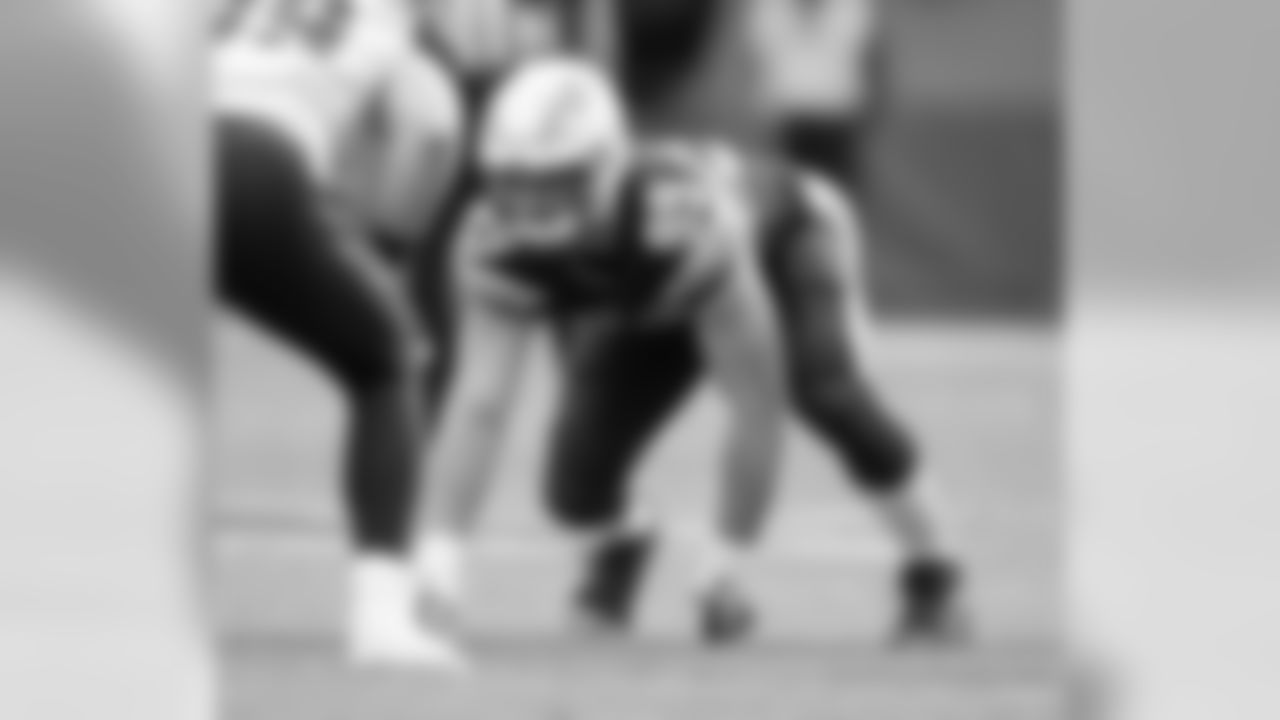 Joey Bosa defends against the Cincinnati Bengals at StubHub Center on Sunday, Dec. 9, 2018