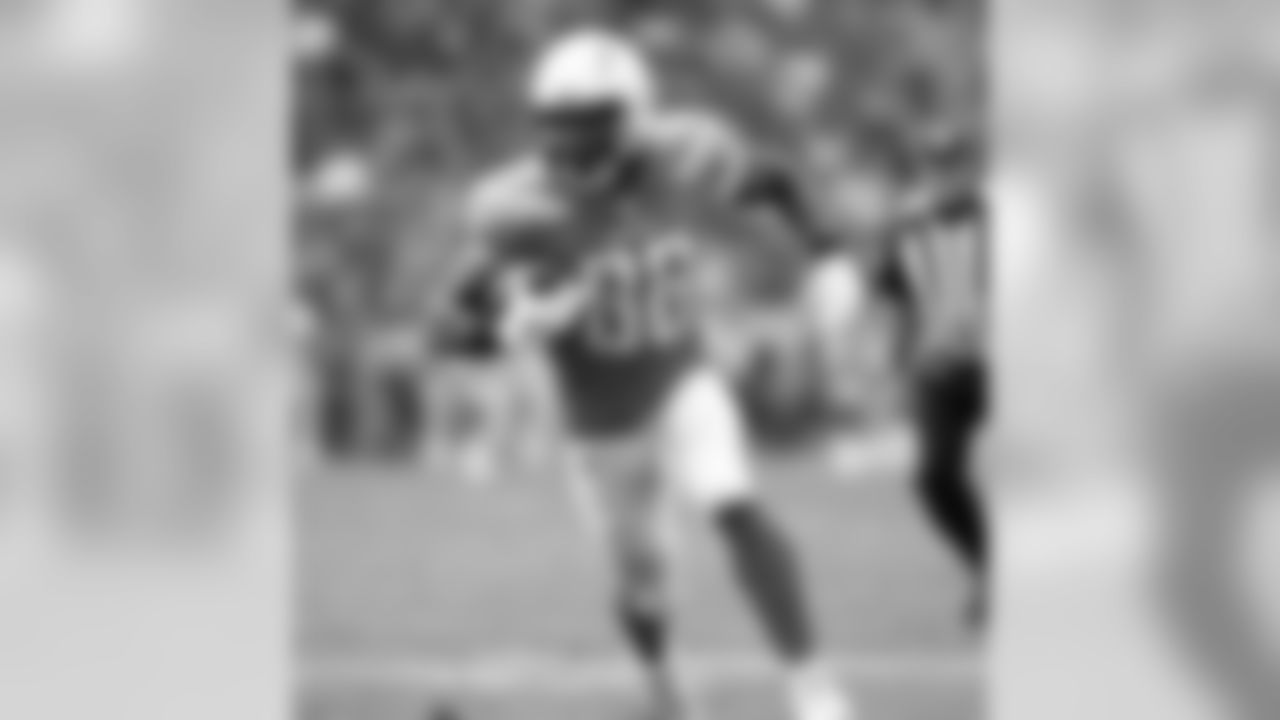 Virgil Green runs the ball in for a touchdown during the Week 5 matchup against the Oakland Raiders at ROKiT Field at StubHub Center.