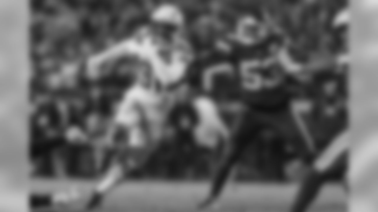 Mike Williams runs with the ball during the Thursday night matchup against the Kansas City Chiefs at Arrowhead Stadium.