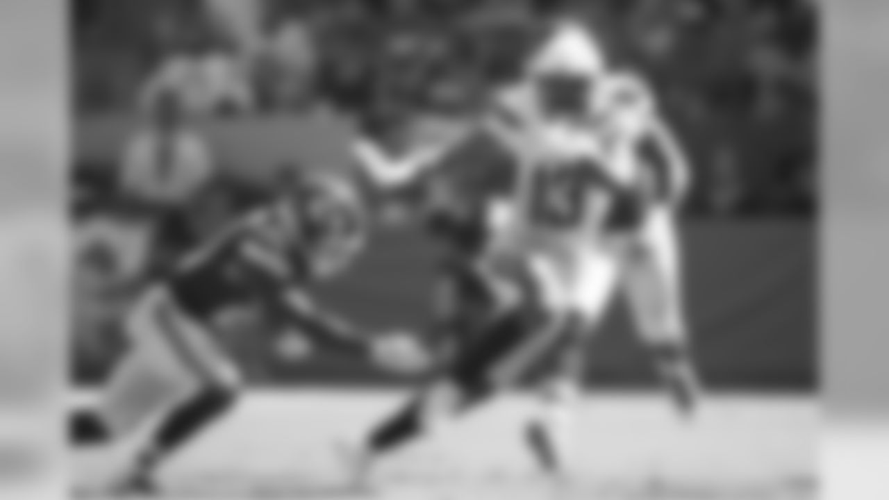 Keenan Allen carries the ball against the Kansas City Chiefs at StubHub Center on Sunday, September 9, 2018.