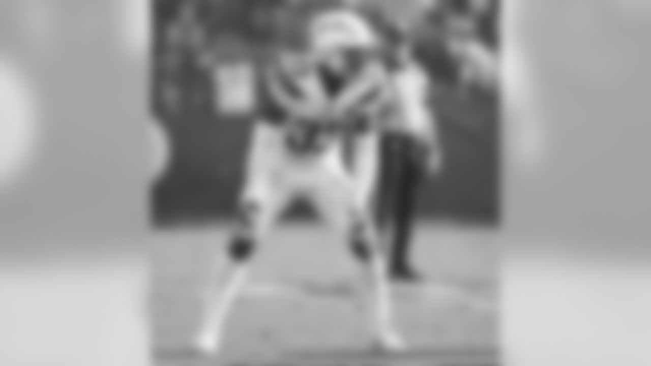 Derwin James sets up vs. the Oakland Raiders at Oakland Alameda Coliseum on Sun. Nov. 11, 2018.
