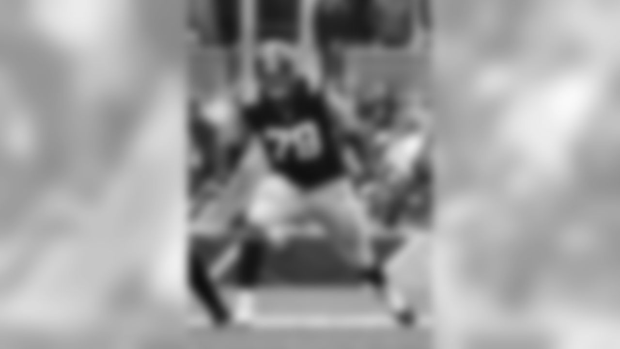 OT Alejandro Villanueva - Pittsburgh Steelers