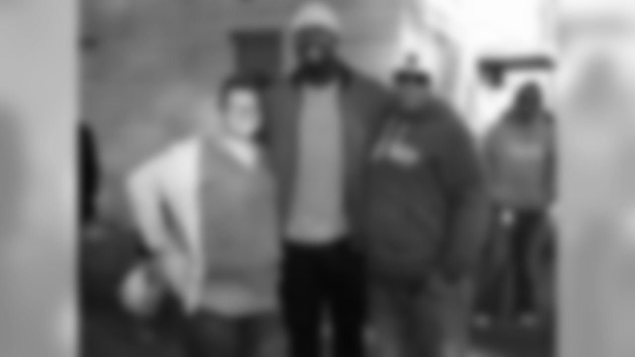 Kansas City Chiefs defensive tackle Chris Jones (95), partnered with with Mosaic Lifecare, helped distribute Thanksgiving meals to people at 2nd Harvest Community Food Bank in St. Joseph, MO.