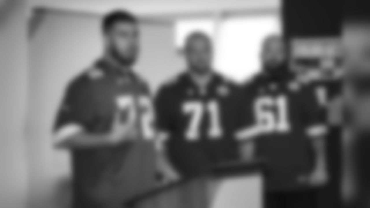 In honor of the NFL’s Crucial Catch initiative, the Chiefs offensive line host a “Look Good Feel Better” session for local women battling cancer.