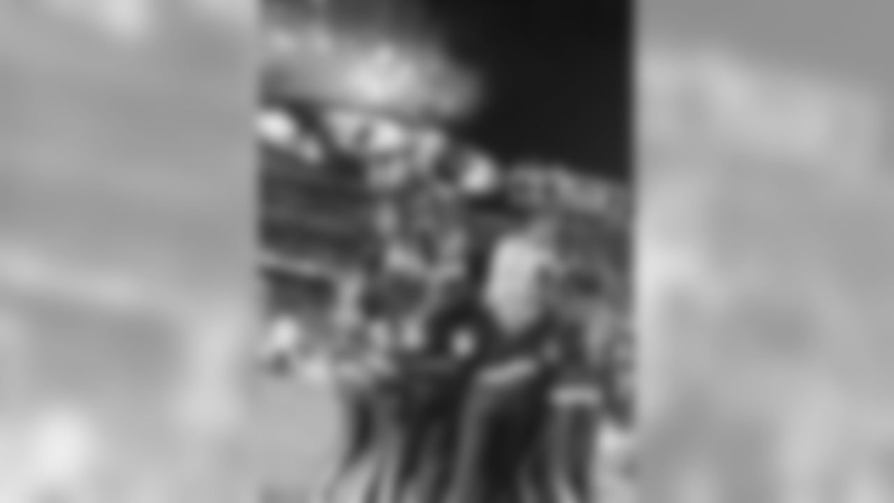 037_2018_ChiefsRaiders_Cheer