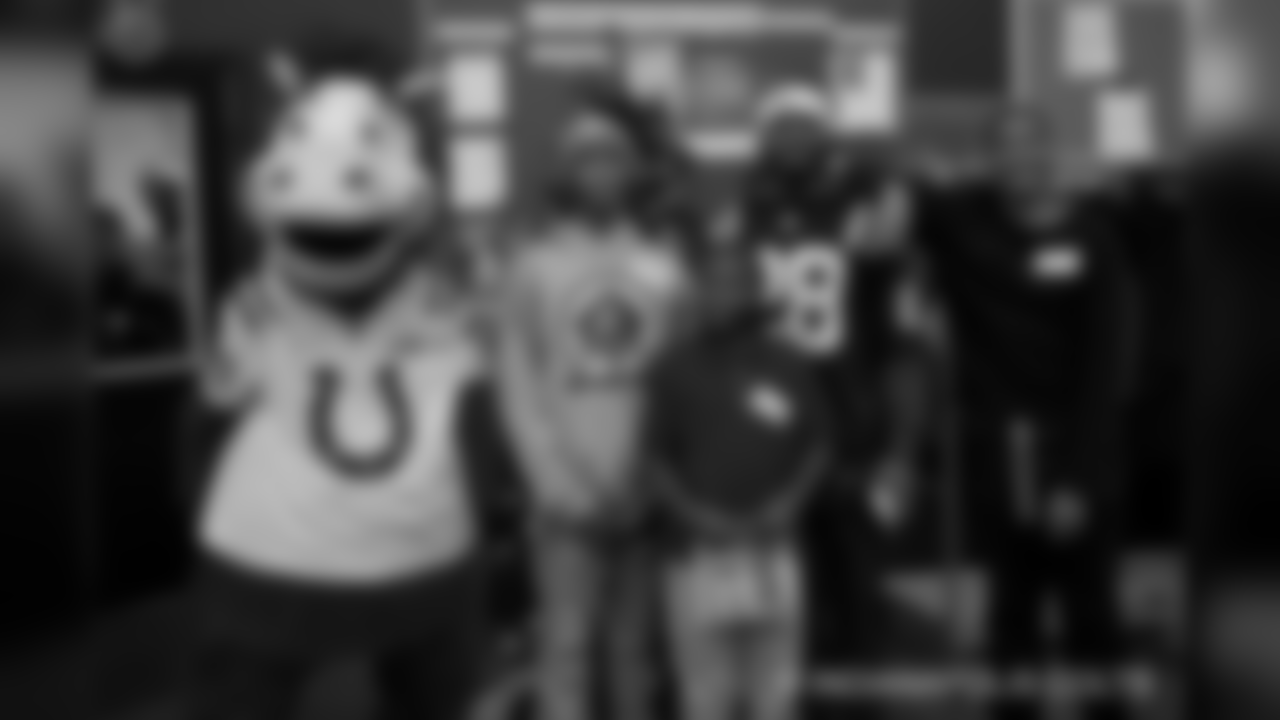 2018_1210_ShopWithAColt0152
