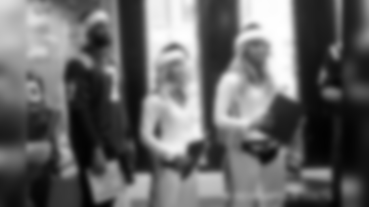 2018_1217_RileyCaroling0200