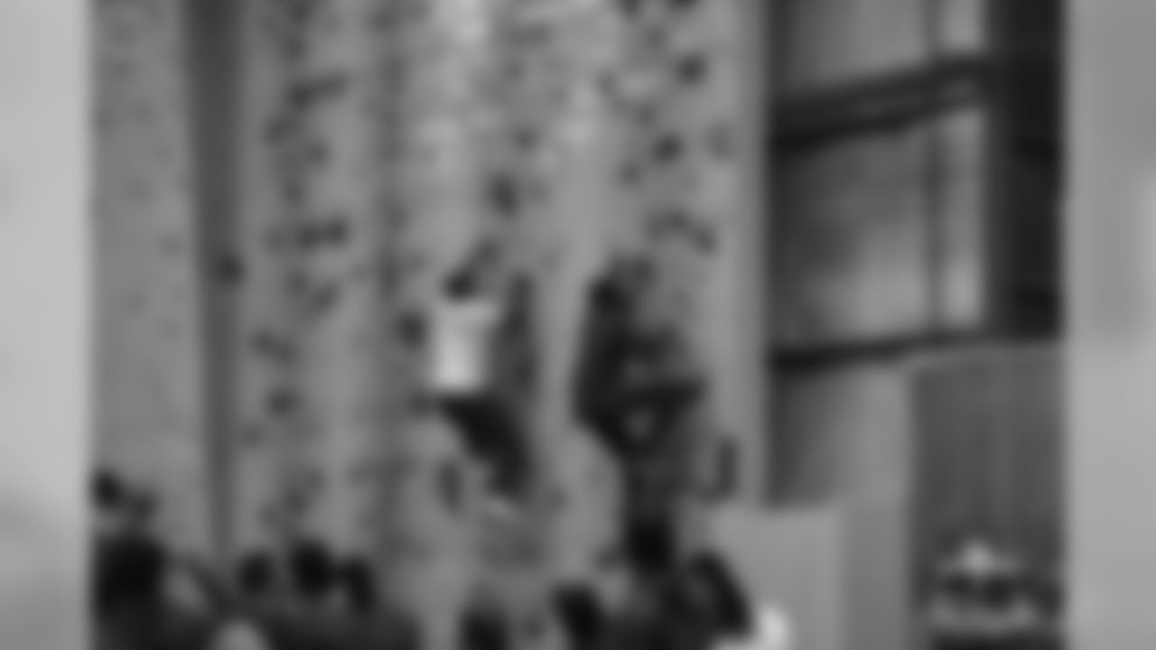 Colts players take on rock climbing