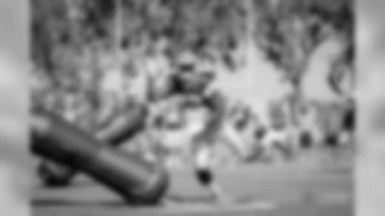 20180806_Training_Camp_Taco Charlton_Selects_JJ_005908