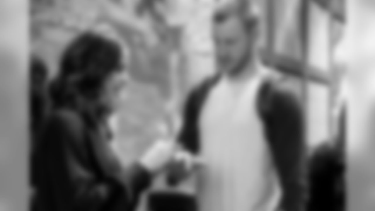 QB Carson Wentz preparing his hand to be sized.