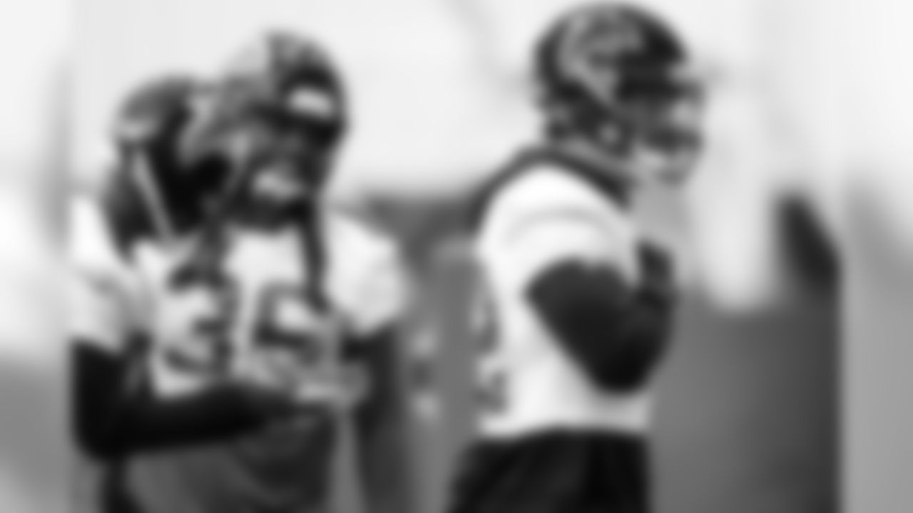 LB Duke Riley