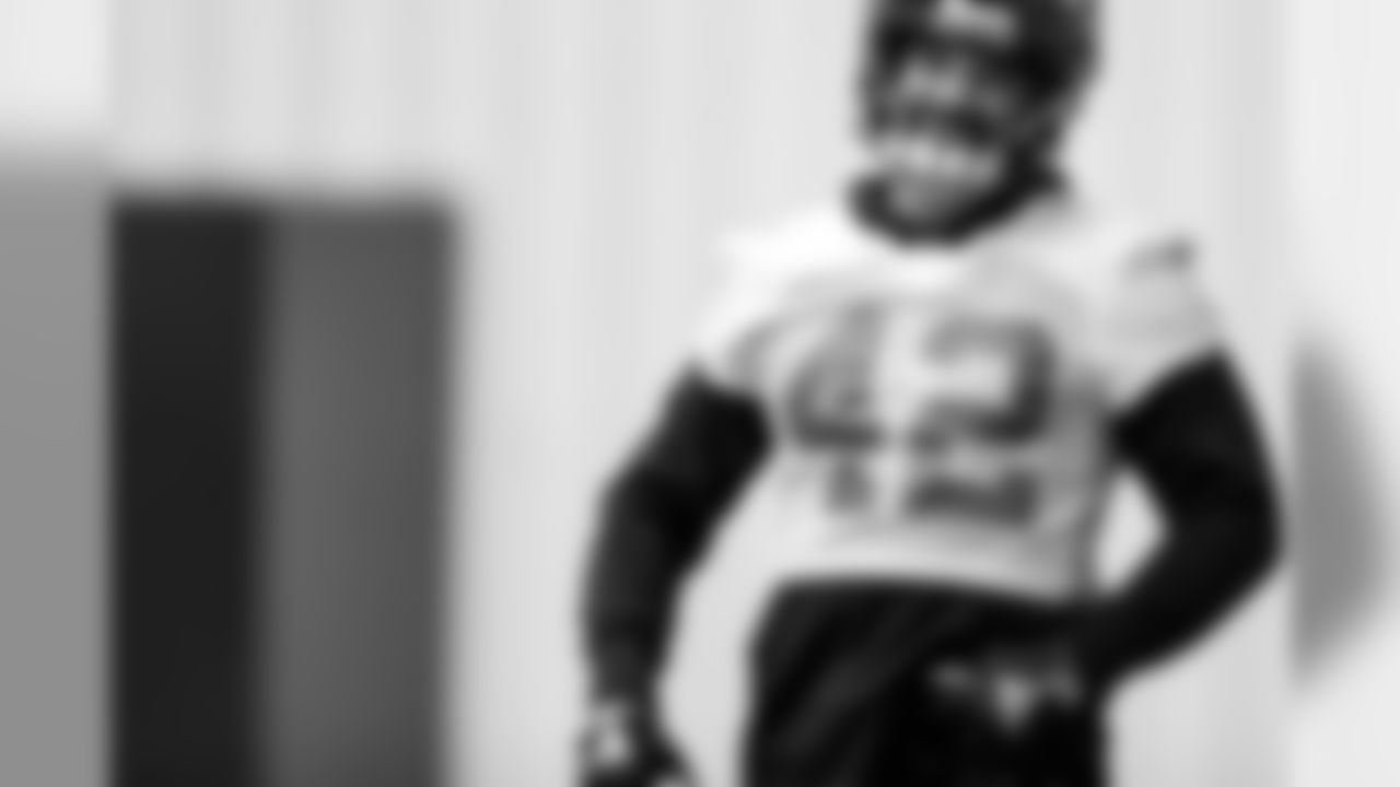 LB Duke Riley