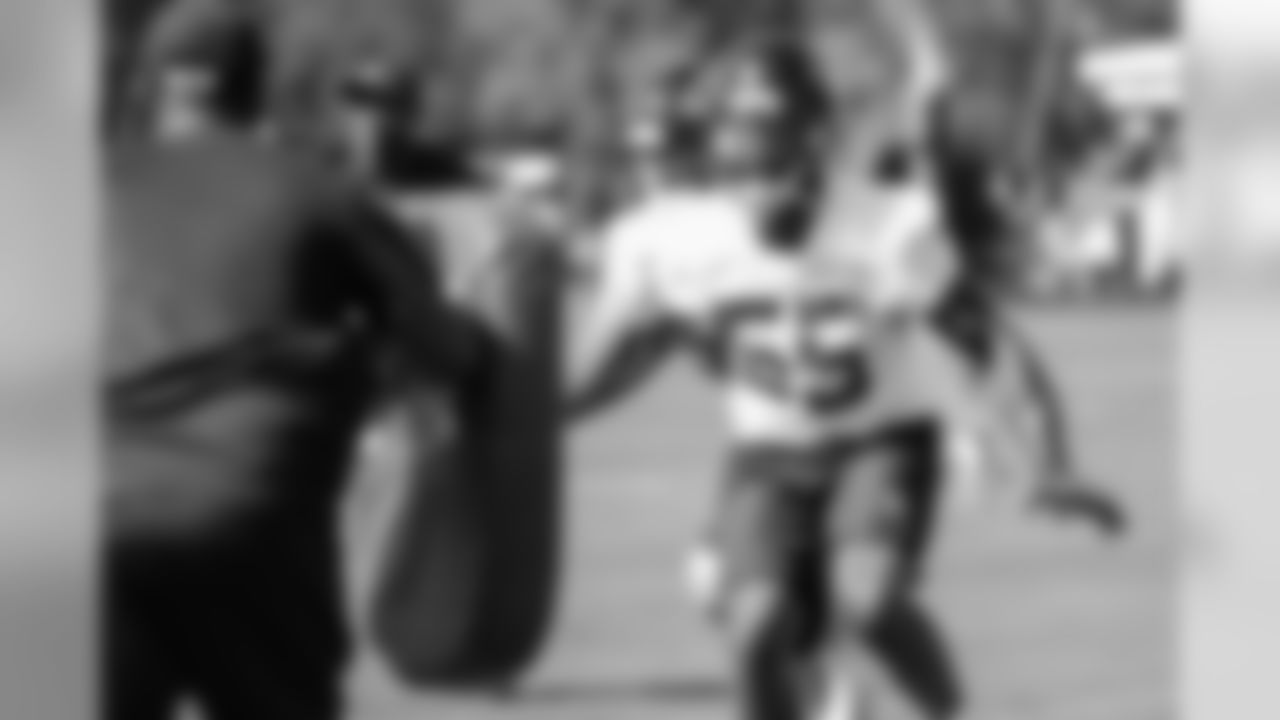 LB Bruce Carter
Atlanta Falcons / Kara Durrette