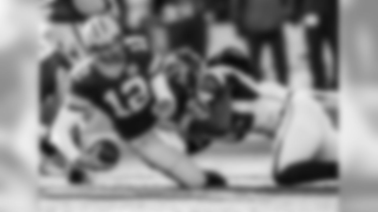 LB De'Vondre Campbell
