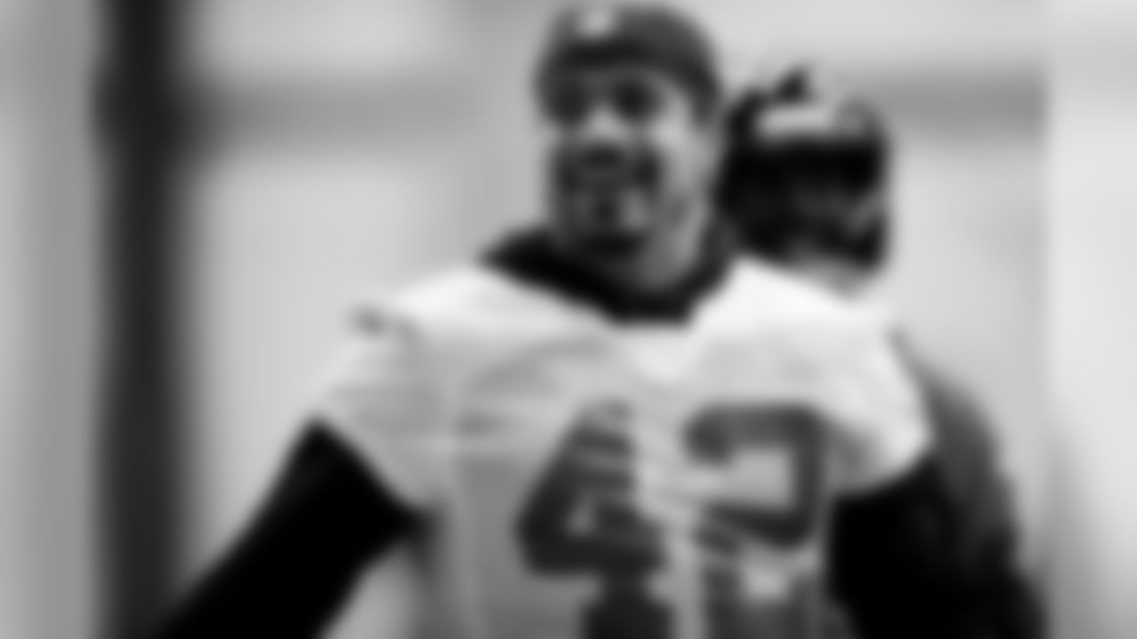 LB Duke Riley