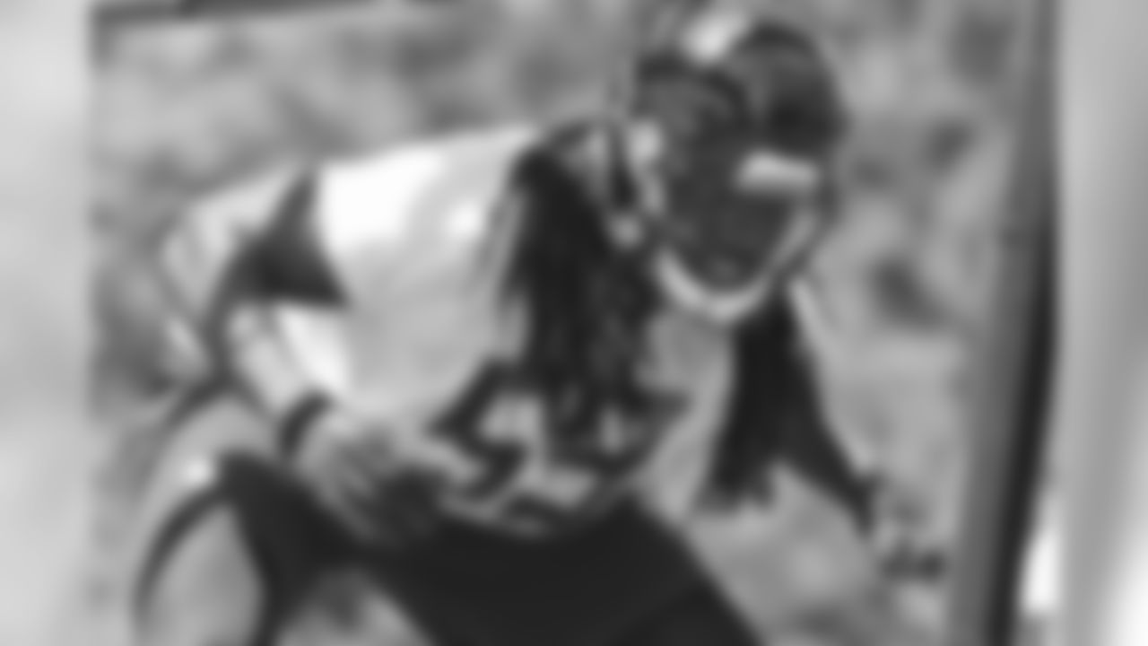 OLB Devondre Campbell