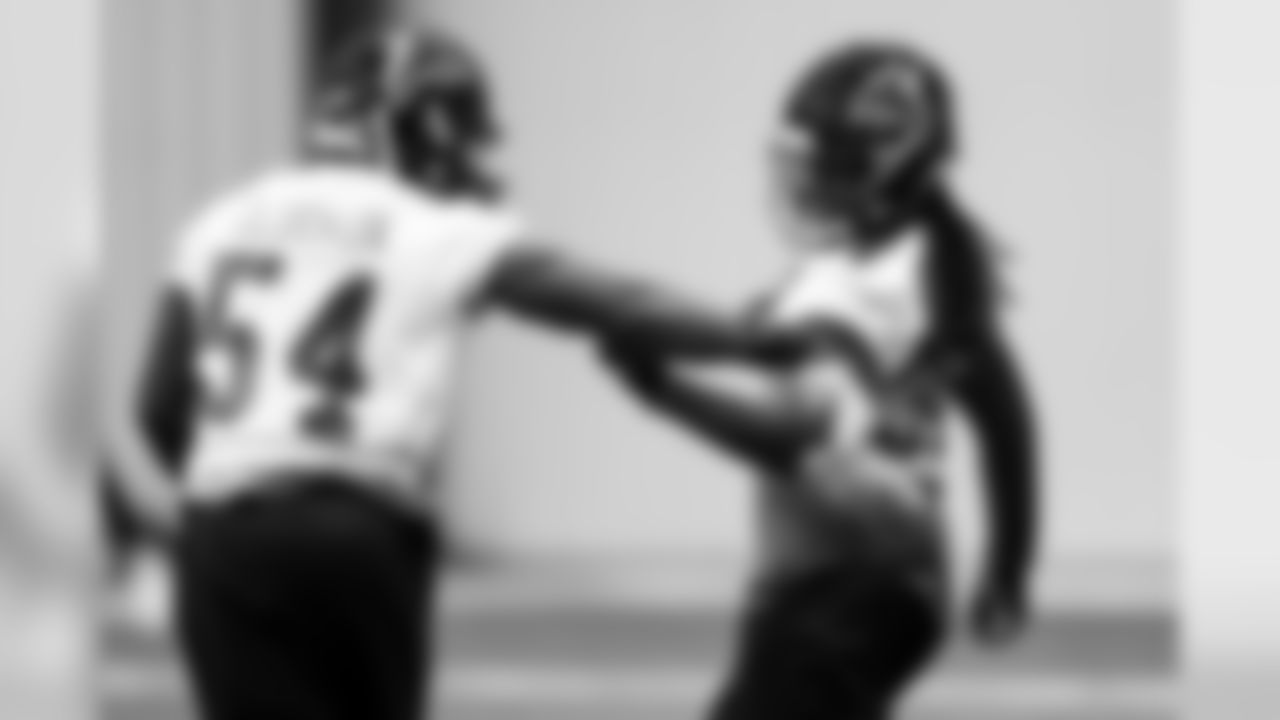 LB Foyesade Oluokun, S Kemal Ishmael