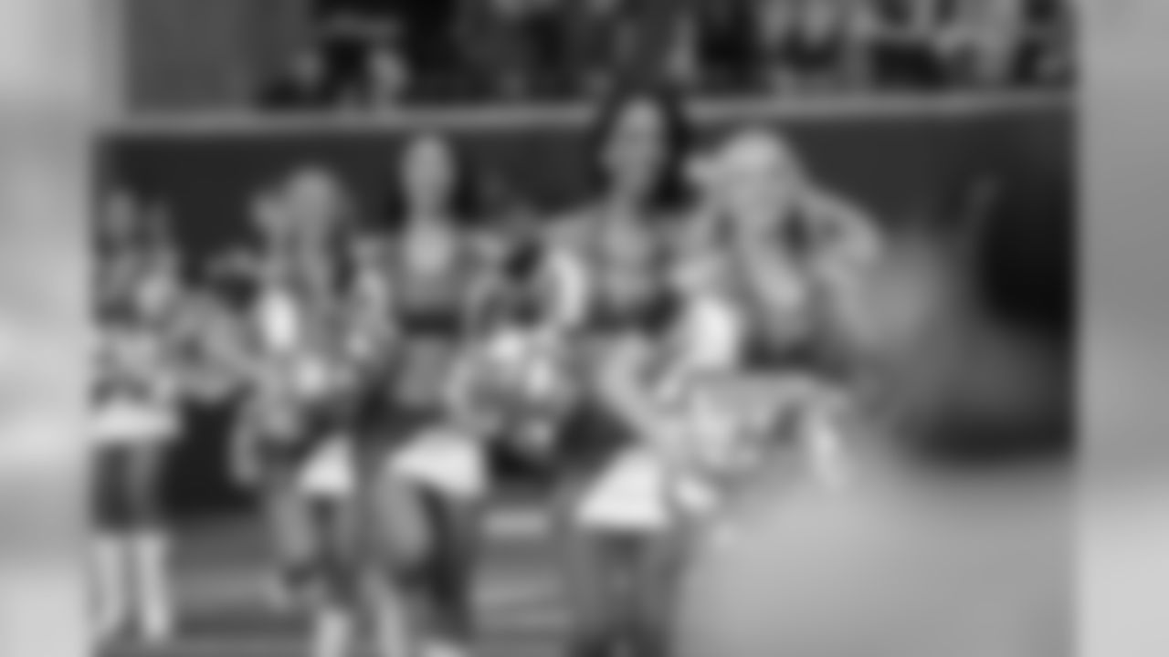 NOvsATL_Cheer_AB_09232018_0217