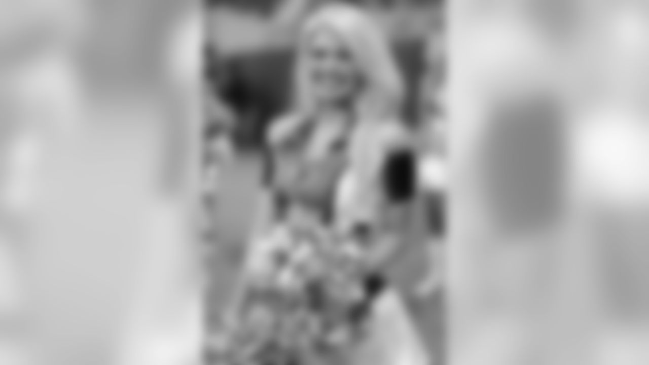 NOvsATL_Cheer_AB_09232018_0218