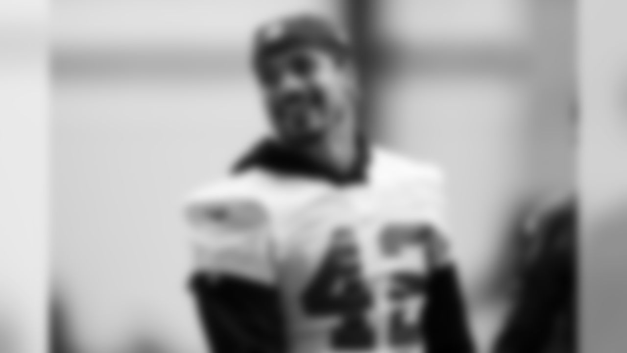 LB Duke Riley