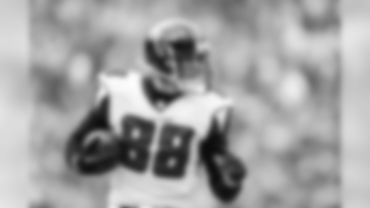 1208_TonyGonzalez_2